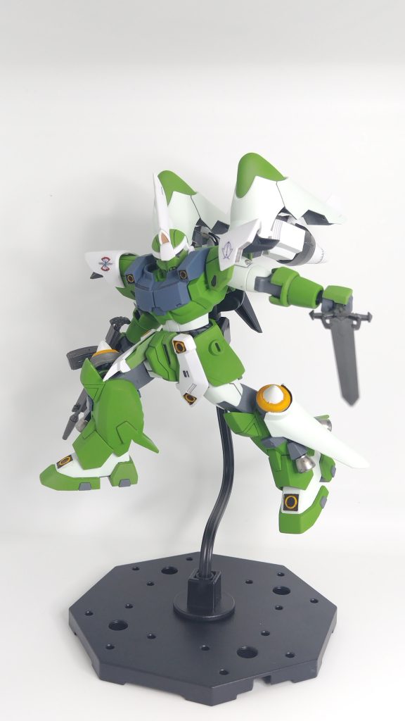 サーベルの造形がこっていてかっこいいです。が、なぜがガンメタ塗装をして製作終わるまでそのまま忘れていいました。塗り分けも大変なので、今回はこれにて。