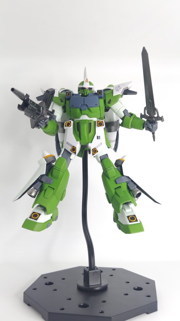 旧HGなので、ここまでにするのは最新キットに比較して工程かかりますが、頑張った成果はあります。合わせ目処理をして塗装してきれいになると、嬉しく好きな製作作業です。このジンの場合は脚、腕を処理しました。最後までご覧いただきありがとうございました。