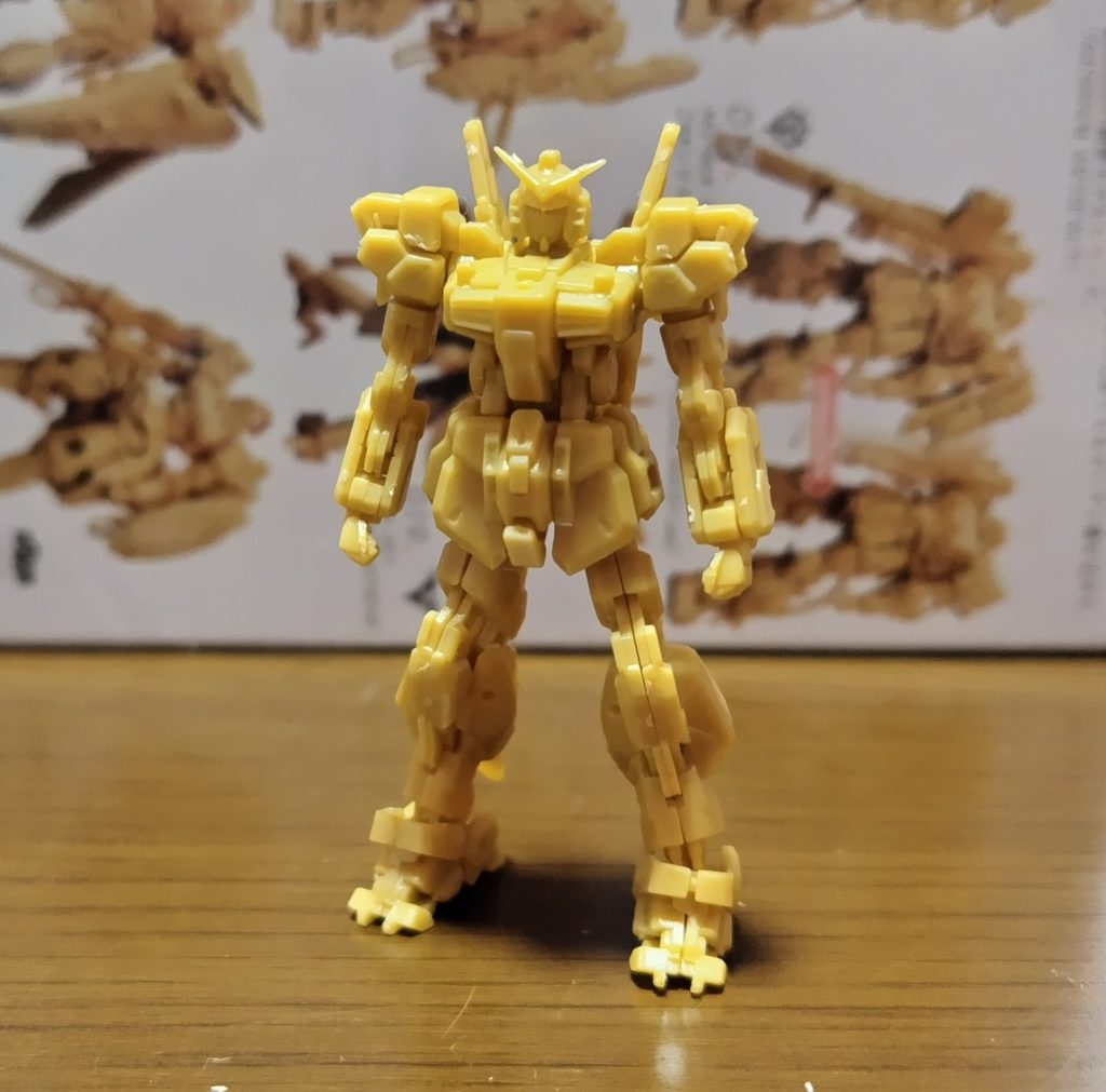 先ず、ガンダムマークⅡを作るまででおよそ5時間‼️パーツが細かくて無くさないか指先に神経を集中して何とか形になりました:( ;´꒳`;)