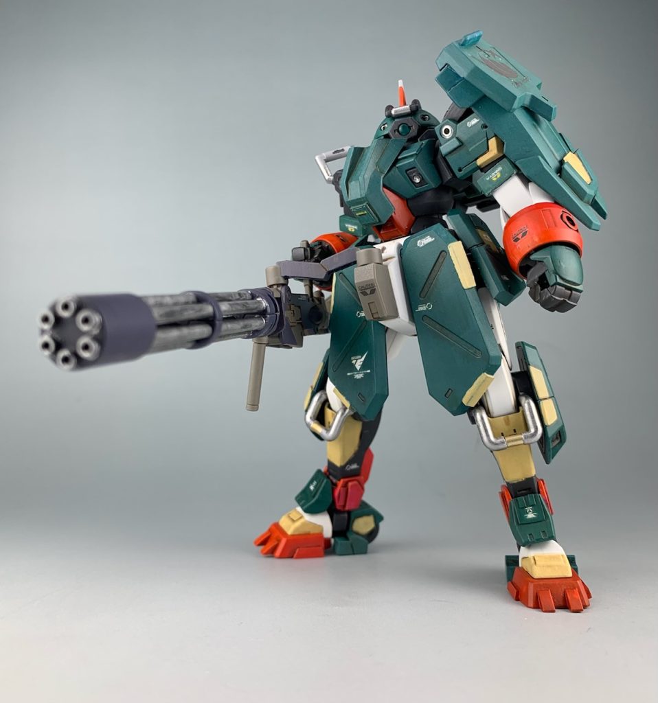 カラーリングはオリジナルにしてみました。水性塗料を使いましたが結構いい感じになりました。