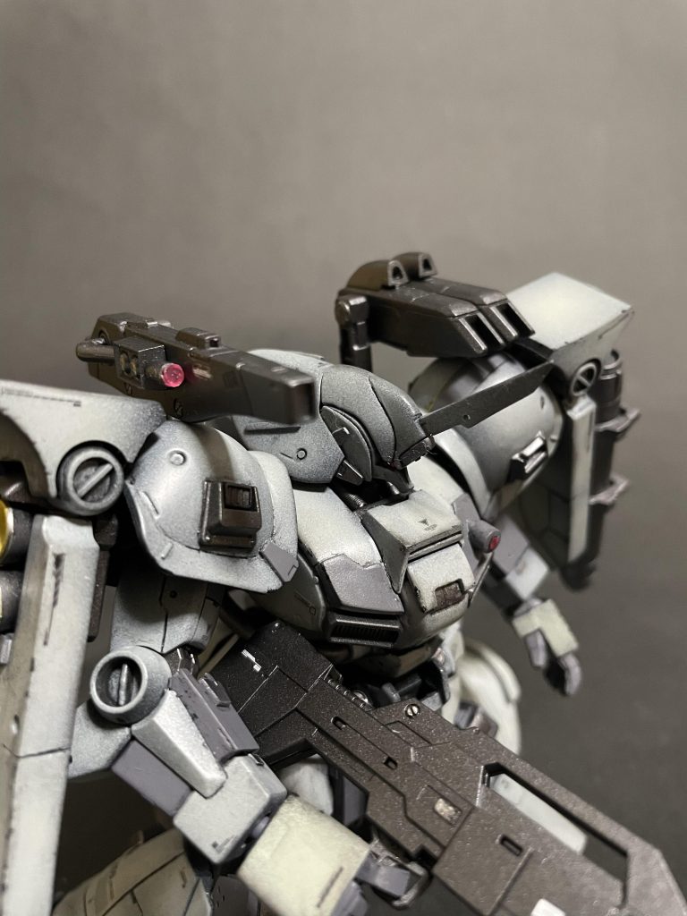 ランドセルに肩武器としてビームキャノン的な物を装備。こういうのはACぽいかな