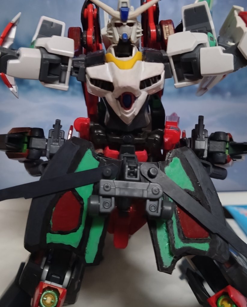 〜ここから『機動時空転移 ガンダムリベロ』の第8話〜 宇宙世紀0224年、キリマンジャロ基地付近一年戦争から役140年後の世界。雪に覆われた地形を舞台に、戦闘がこれから起きようとしていた。基地の周辺には『セツルメント国家議会軍』のMSとMW部隊が待ち構える。そんな場に、猛スピードで山の頂上から降ってくる一機のMSの姿があった。 その機体はクロストラベラーのガンダム、リベロの形態の一つ『アサルトリベロ』だった。パイロットは毎度お馴染みのX(クロス)……ではなく、ある少女が搭乗していた。 「うわぁぁぁっ!!ハの字が逆でしたぁぁぁ!!」 スキー初心者(?)と思われるニノ・ニノマエが操縦を行なっていた。なぜ彼女がリベロに?その理由には遡ること30分前のことだったーーー  ーーー30分前ブリーフィングルームにキュリア以外のメンバーが集結し、X(クロス)がある重大な情報を得たことを語る。なんでもクロストラベラーはこの日、コピーズを生み出しているであろう時代をとうとう突き止めたのだ。宇宙世紀0224年キリマンジャロ基地。場所はともかく、時代についてはニノやカナにとって140年先の未来の世界でもあった。 「この時代の宇宙世紀は世界情勢はおろか、地球連邦軍の壊滅やMS開発技術にも影響が出ている時代…」「連邦軍いないの?」 X(クロス)は話を聞いていたカナに説明する。宇宙世紀の220年代にはもう地球連邦軍は崩壊し、MSの開発技術も弱体化、しかも更なる問題は食糧不足による危機が起きている時代とも言える。他にもコロニーのことも『セツルメント』と名称が変わったりしていたりと……いろいろ変わった時代とも言える。 「分かったかな?」「ん〜、カナにはよく分からない!」「分かりやすく言うと、いろいろある時代ってことなんだよ」「よし、分かった!」 X(クロス)では子供相手に説明するのは難しく、ずっと傍にいたメモリーが分かりやすく(?)説明。本当に分かったのか、カナは理解したかのような顔を見せていた。 「私も援護の為、出撃します」「ザクでか?素人には向いてない戦闘だ。特にザク以外のMSに乗ったことすら無い人間が……」 メモリーの言葉に膨れっ面を見せるニノはその場を後にした。アースから『今のは酷くない?』と言われ、メモリーは『ヤベッ』的な反応をする。 そんな中、X(クロス)の説明は続く。 「これから向かう時代のキリマンジャロ基地はかつてニュータイプ研究を行なっていた場所。現在は『議会軍』が『MW(モビルウェポン)』の研究を進めている。ちなみに『議会軍』とは『セツルメント国家議会』のことで、地球連邦に代わる新たな連邦制国家。そしてMWは無人MSでーーー」 ビーッ! ビーッ! 船のアラームが突然鳴り響いた。ブリッジにいるキュリアからモニターで通信が入る。 『リーダー、リベロが起動!出撃して宇宙世紀に転移した!』「退室したのはニノだけ。つまり、彼女が無断でリベロに乗った…と考えられる。いろいろ問題だが、一番の問題がある。なぜ彼女がザク以外のMSに乗ったのか……だ」 その場にいた一同は一斉に一人の人物に視線を走らせる。誰かは言わなくても分かるだろう…。 「…え?あっ、俺か?」「お前以外に誰がいる?」 アースに言われるメモリーだったーーー