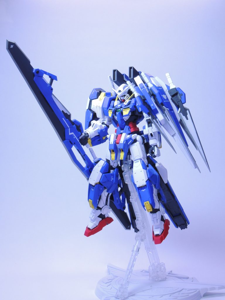 エクシアはスタイリッシュなイメージが強いけど,武装もりもりの姿もいいよね!