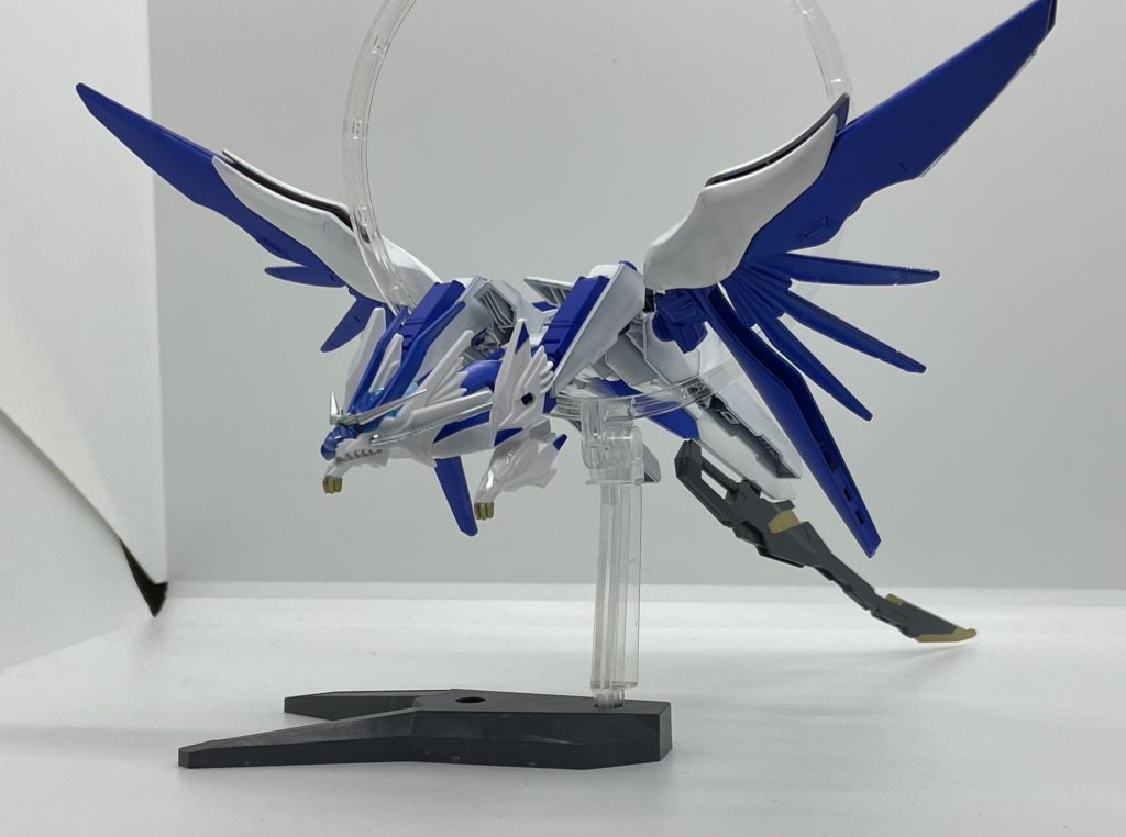 L.B.W.S.Mk-Ⅱをベースに色々組み合わせてみました。スカイメビウスと同じ青白カラーにしました。