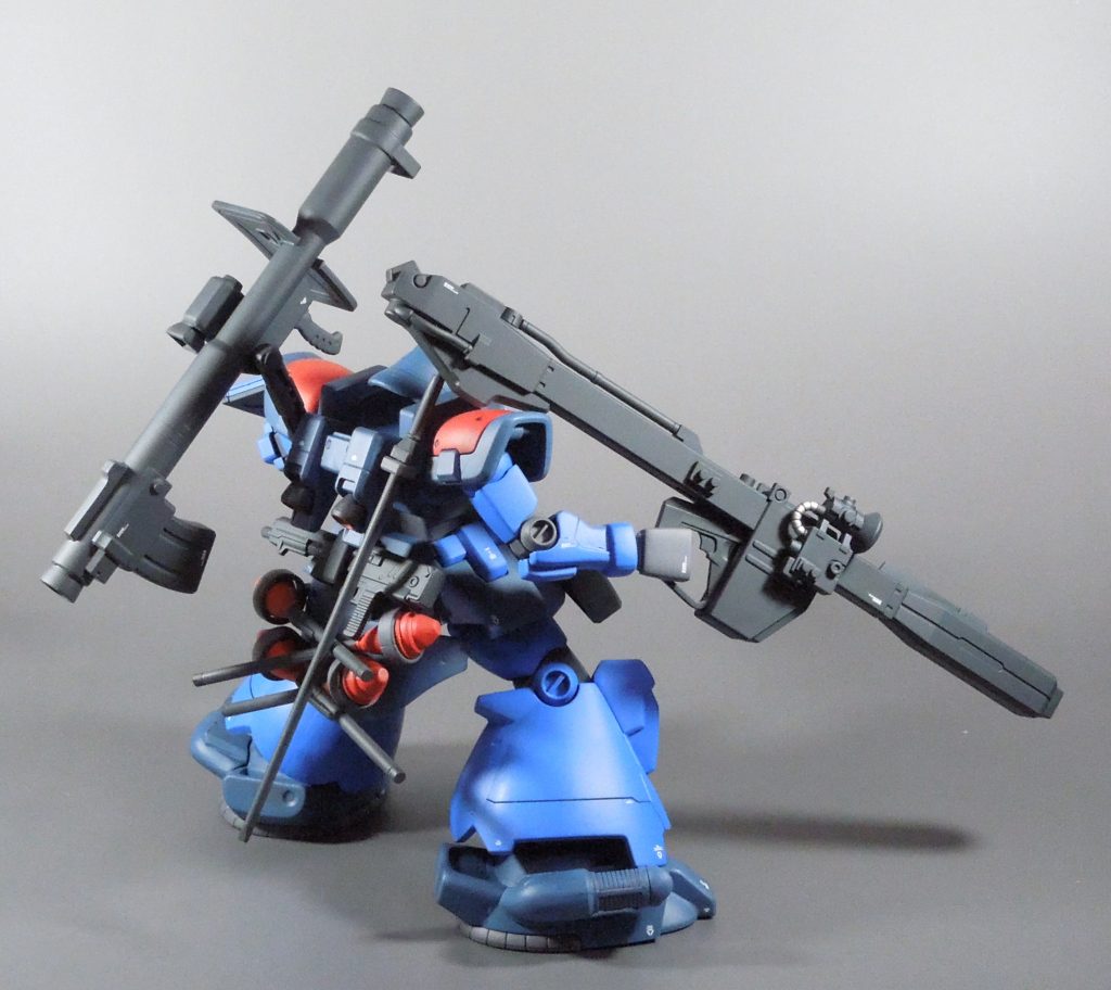 ラケーテンバズをバックパックからマウントさせて、疑似キャノンみたいなシルエットになったかと。シュツルムファウストも臀部にマウントさせました。マシンガンも合わせてごちゃごちゃしてるのが良いなぁ・・・。