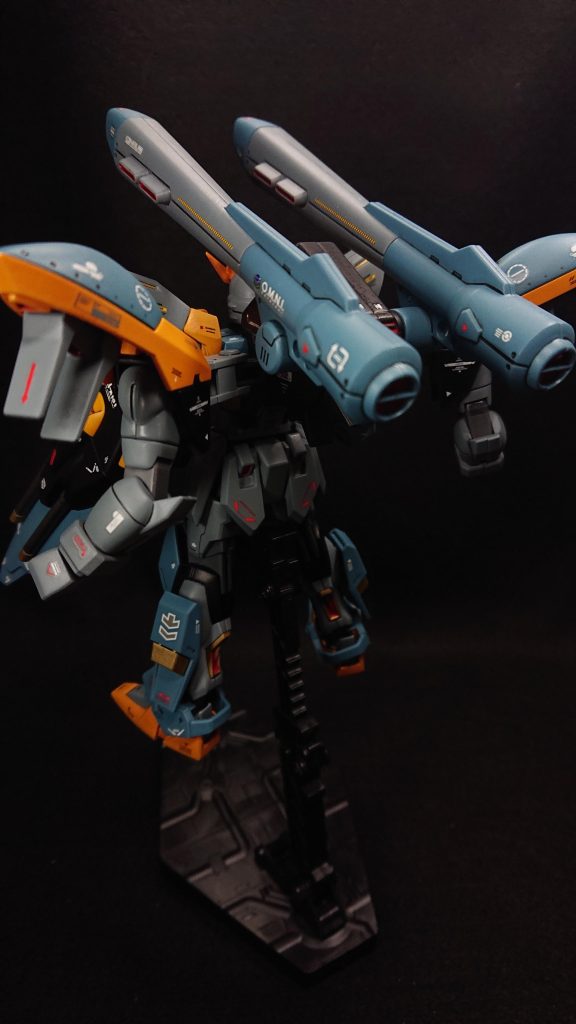 使用した塗料タミヤカラースプレー・ジャーマングレイ・ブラック・ゴールド・ヘイズグレイ・ライトガンメタル・ブリリアントオレンジエアーモデルスプレー・インターミディエイトブルー