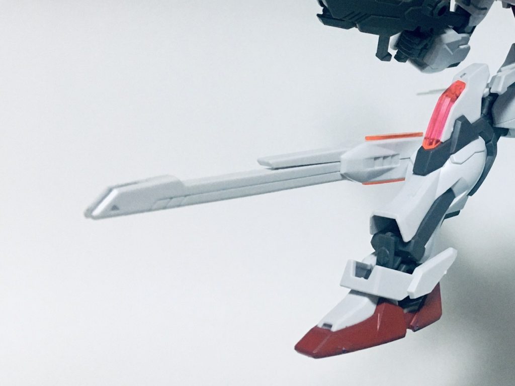 プラズマ加速ビーム砲を武器として展開した状態です。