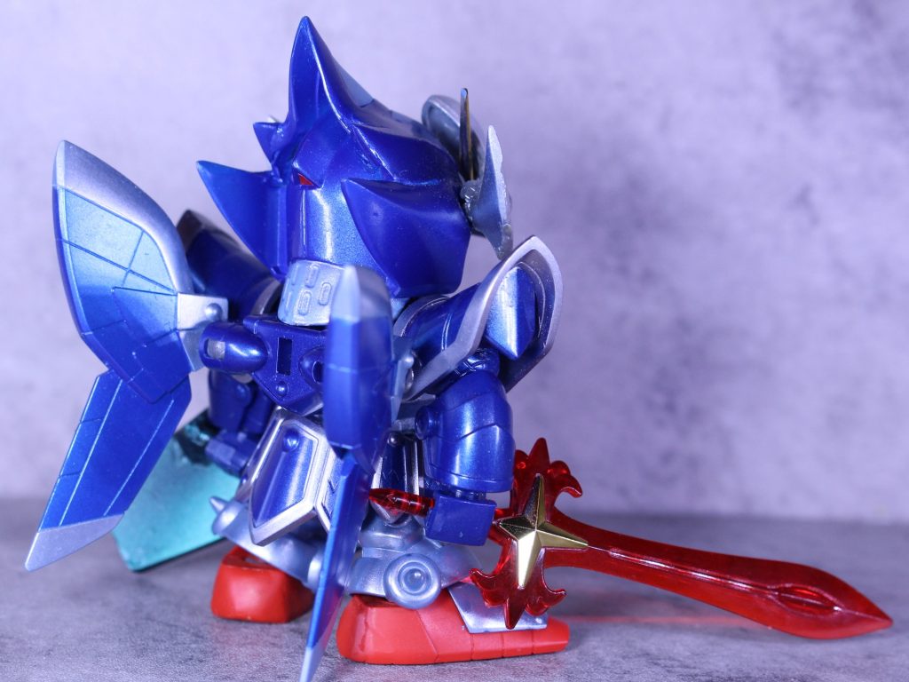 妖精の羽霞の鎧装備のカードダスがめっちゃかっこよかったので青く塗りました。兜のデザインは旧版に寄せてます。（寄せきれてないけど）