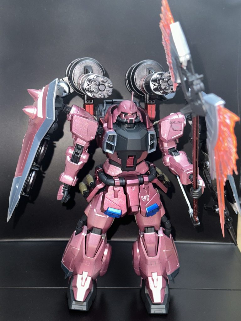 代理キャラ専用スラッシュザクファントムというイメージで作成しました。ライブラリアンがリバースエンジニアリングしたヤタノカガミ搭載という設定です。ビームの弾幕を潜り抜けて近接戦闘に持ち込みます。ガーベラストレートで斬られてそう...