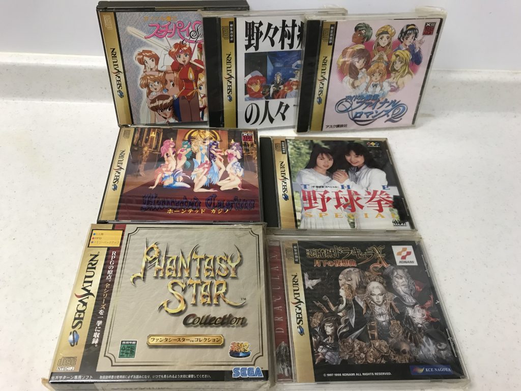 私のお気に入りのサターンソフトの一部ちなみにレアソフトより、18禁のセガサターンソフトの方が私のお気に入りです😃脱衣麻雀や野球拳は遊んだなぁ…野球拳は相手が強すぎて一人脱がすのに1時間くらいかかった思い出🙄(笑)今回も…自己満足なアホな記事に最後までお付き合い頂きありがとうございます🙇