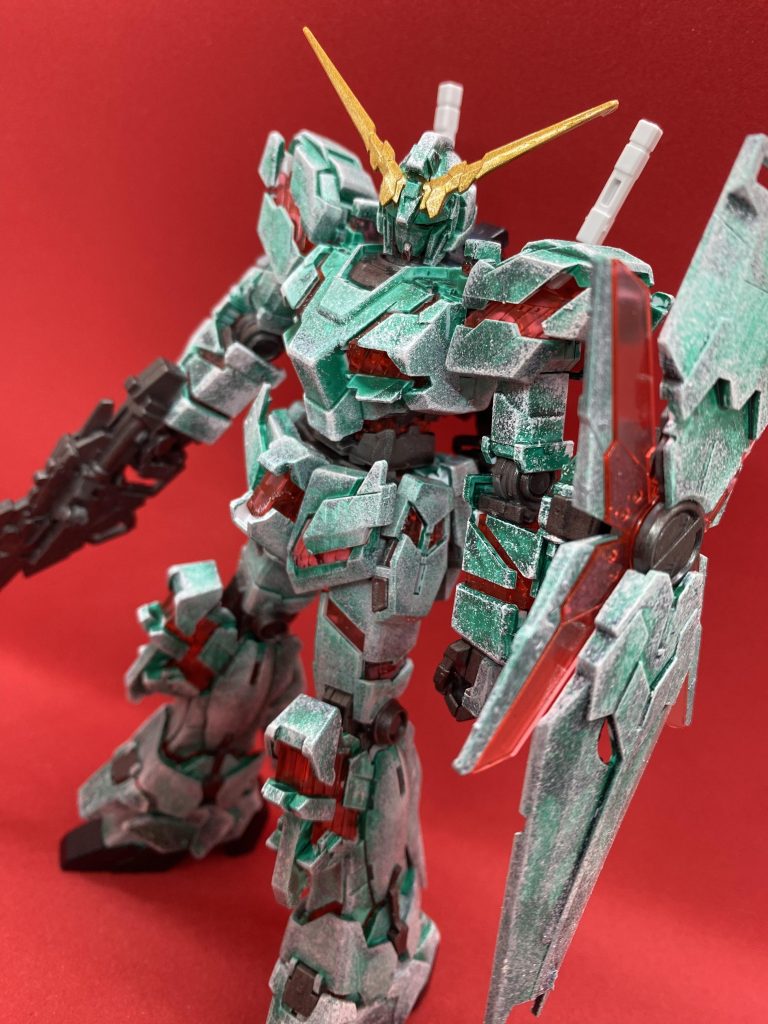 角→ゴールドアーマー→蛍光緑をベースに、その後ホワイトをスポンジ塗装🧽関節・銃等→焼鉄色すべて水性アクリジョンです😉
