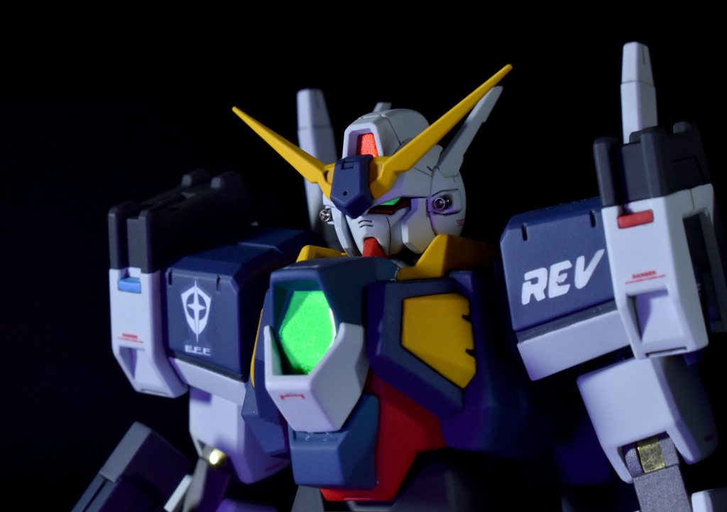 バストアップ蛍光塗料を使用しているのでブラックライトで発光。なかなかのイケメン顔だと思っていますがどうでしょうか?