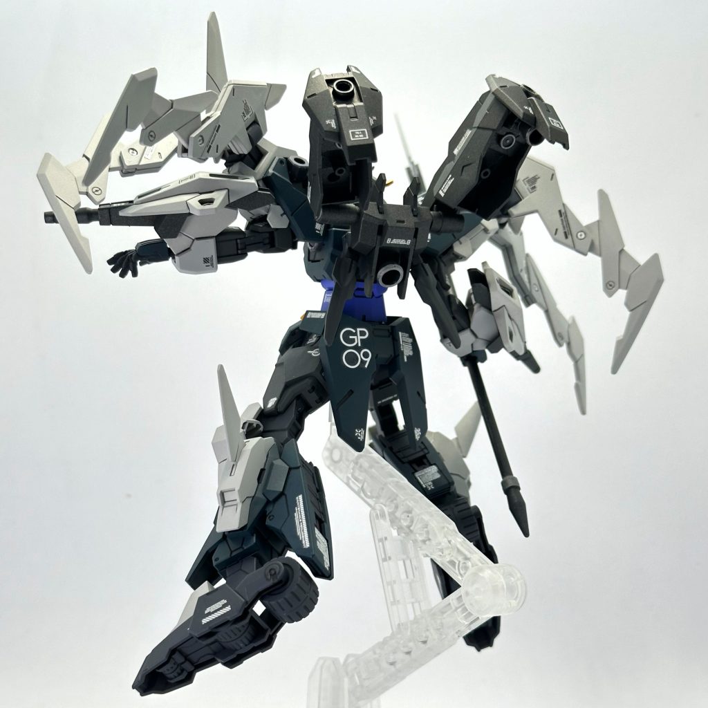 変更箇所はプルタインガンダムをベースにジュピターアーマーとサターンアーマーを部分的に組み合わせたものですカラーリングは、元がかなりガンプラ感が強い色合いだったので、UC機体っぽいリアル寄りの色に変更しました💦主にコアガンダムはガンシップグレー、アーマーはネイビーブルー、武装類はガンメタルで塗装しています