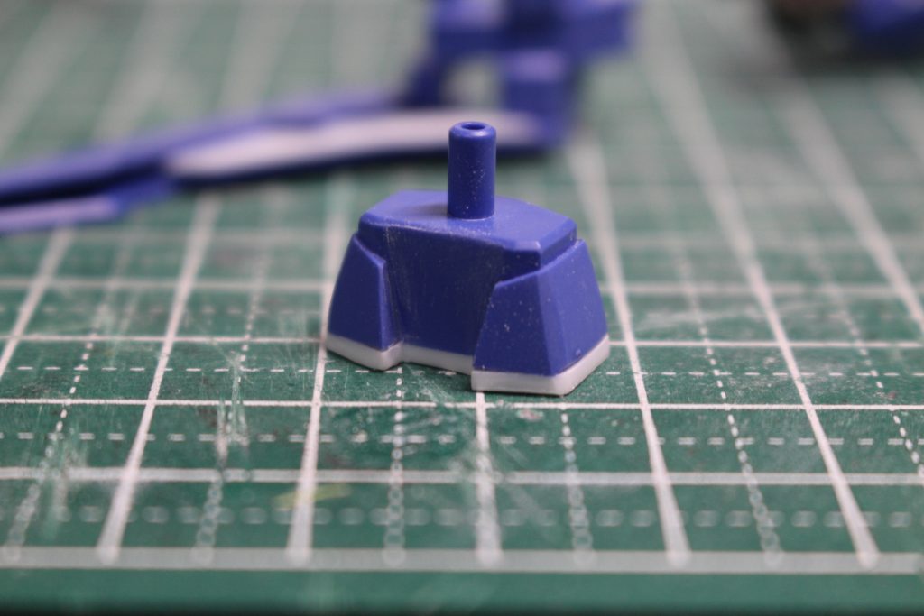 腹部はプラ板で1mm延長しています。プラ板→サフ→パテで傷埋め→サフと、初めてこの工程を行ったのですがめちゃめちゃ大変でした🤣