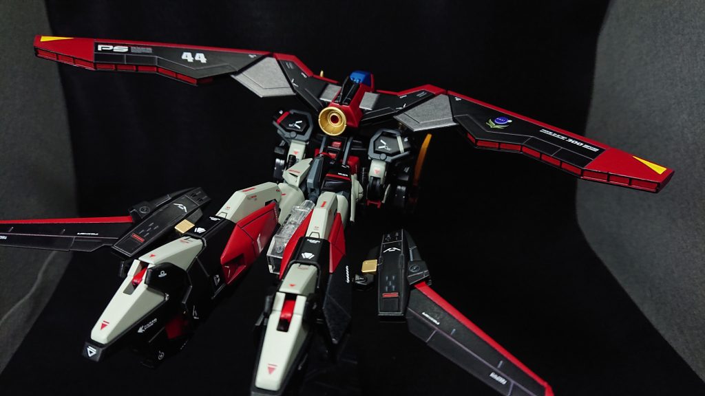 部分塗装にタミヤのエナメル塗料・フラットブラック・フラットイエロー・フラットレッドセンサー部分にはMr.メタリックカラーGX・メタルイエローグリーン