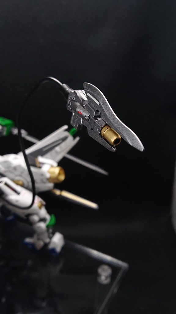 部分塗装にタミヤのエナメル塗料・グリーン・クロームシルバー・フラットブラック・フラットレッドセンサー部分にはMr.メタリックカラーGX・メタルイエロー