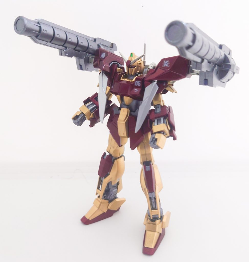 背部GNリボルバーバズーカ展開状態。