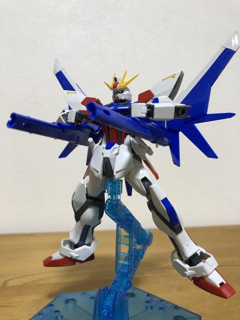 翼を広げてビームキャノンを展開した姿はフリーダムっぽく見えますね。