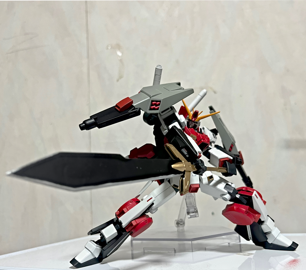 ビーム兵器だけだと鉄血に勝てないと思ったので実体剣も多分展開したら生えるタイプの剣です