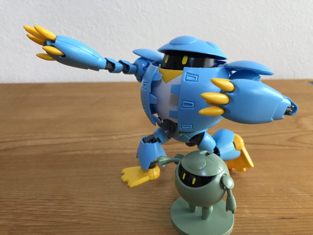 手のツメで戦うモモカプルと真似するプチカプル。武器の名前が面白いですねモモカプル。