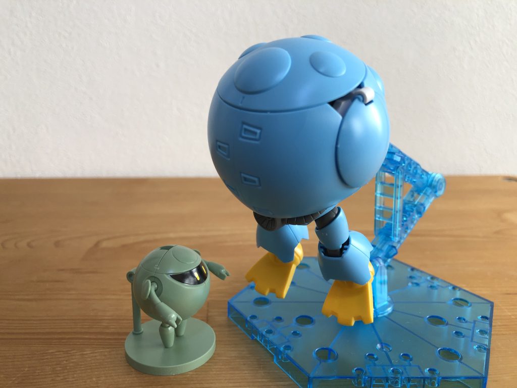 丸まりモード。