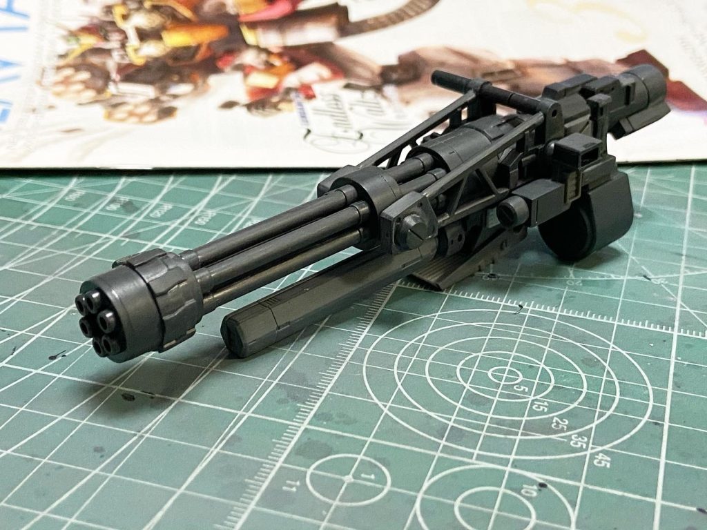 ジャンクパーツ組み合わせでビームガトリングを強化改造。