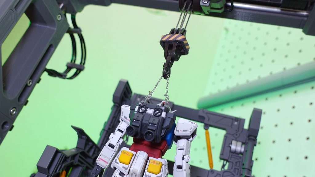 個人的にはバックパックの取り付けシーンが完成直前ぽくてお気に入りです。