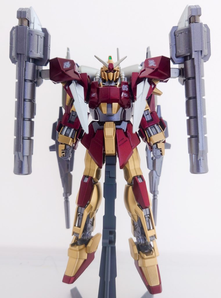 百式ベースのビルドは百式!肩アーマーに「炎」の文字を入れているので名称は「ビルド百式-炎-」としています。それと、さり気なく頭部にはブレードアンテナを装備させてガンダムっぽい感じに仕上げてみました。