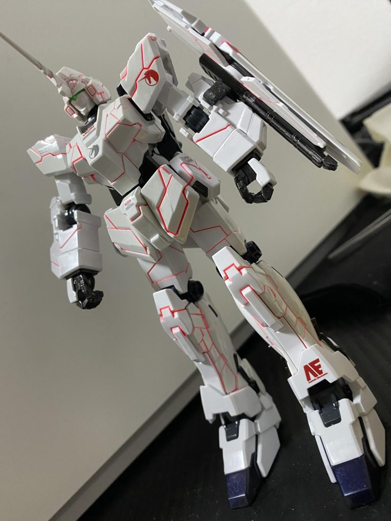 デカール貼り中