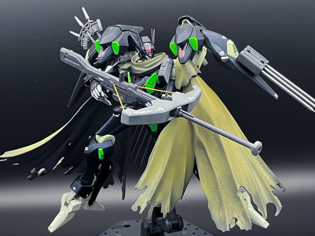 ▲スナイパーボウガン特徴的なビームアルケビュースはなるべく活かしたかったので、ボウガン型にしてみました。肩や腰裏にマウントしている凶器はコレ専用の太矢(クォレル)のつもりです。