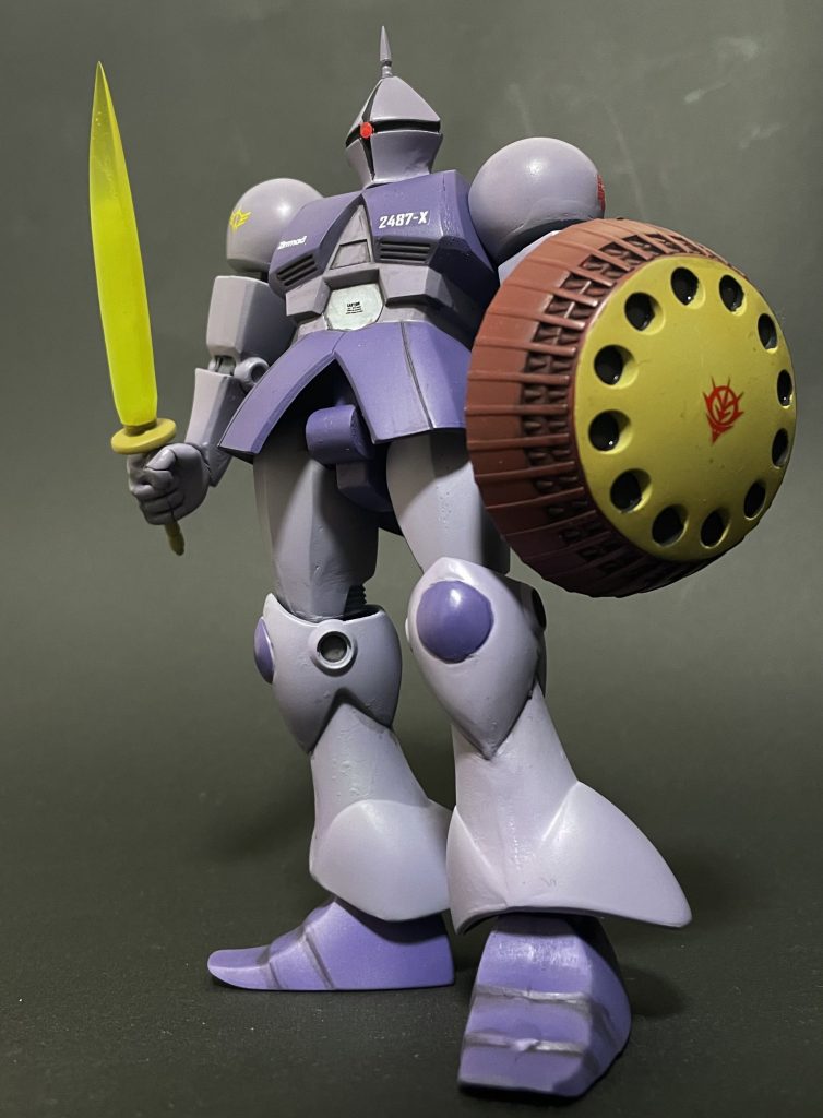 安彦さんの設定画を参考に関節など改造しました。手首の向きなどはかなり変形しています。ギャンのプラモデルはHG、リバイブやMGと、アニメのイメージからかけ離れてしまったので、アニメのイメージのギャンが作れて満足しています。