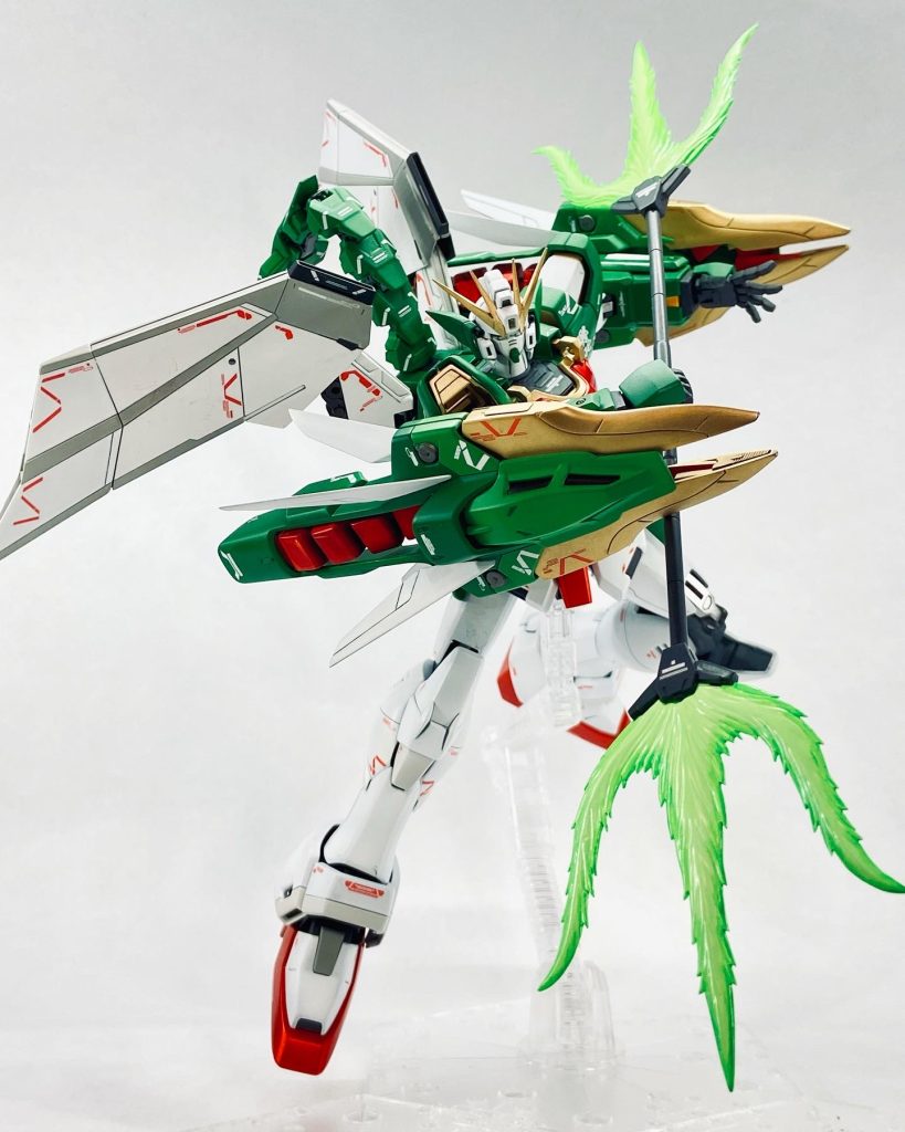 ただ、元々巨大なドラゴンハングと追加のウイング、さらに長モノのトライデントが動かすとかなり干渉するので、ポージングは結構気を使います。