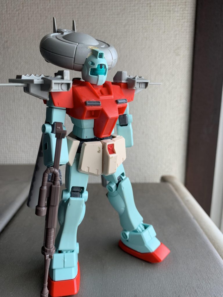 色塗る前に合わせたところ。基礎がhgucジム、印象的な追加パーツはEZSRシャドウファントム、腰回りがジム改からもらっています。