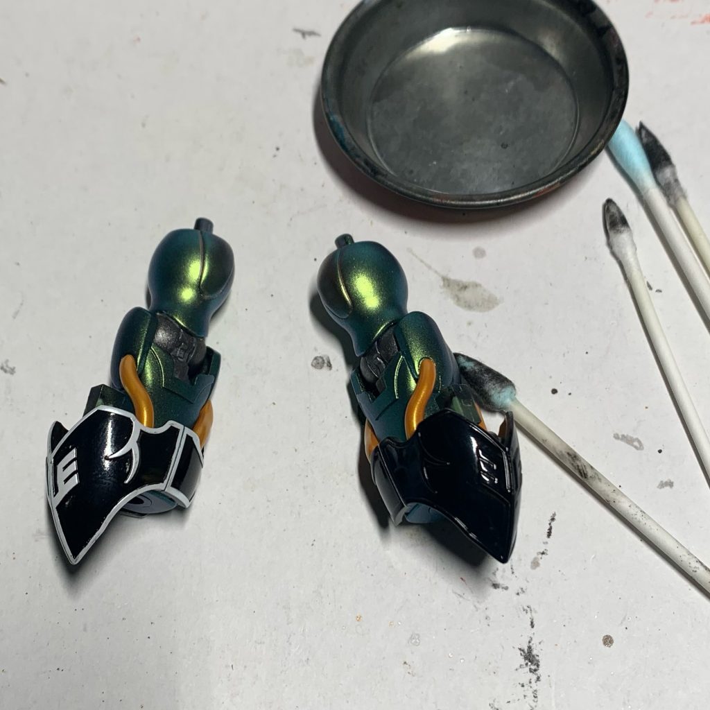 ベース　バールホワイトから　エナメルブラック上塗り　よく乾燥後　エナメル塗料の除去しました