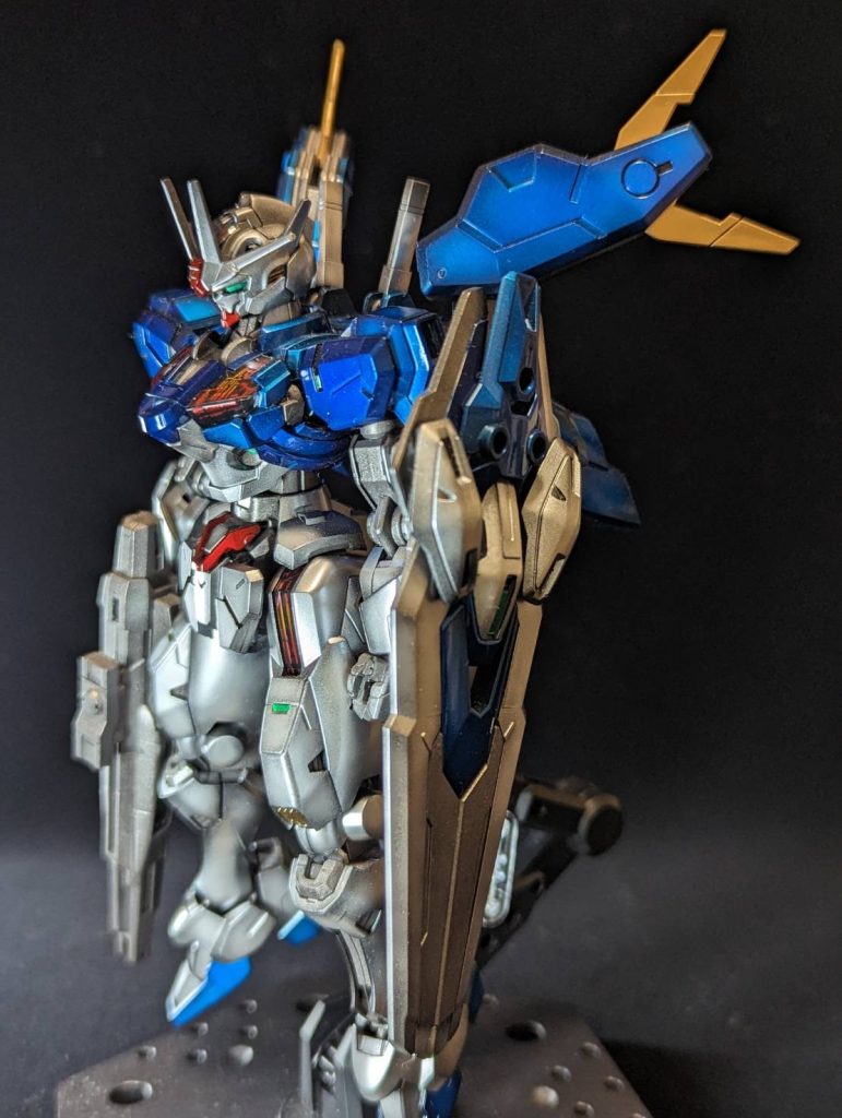 今回使った塗料は光沢ブラックシルバーゴールドクリアーブルークリアーレッドムーンストーンパールメタリックグリーン焼鉄色（水性）全てクレオスです