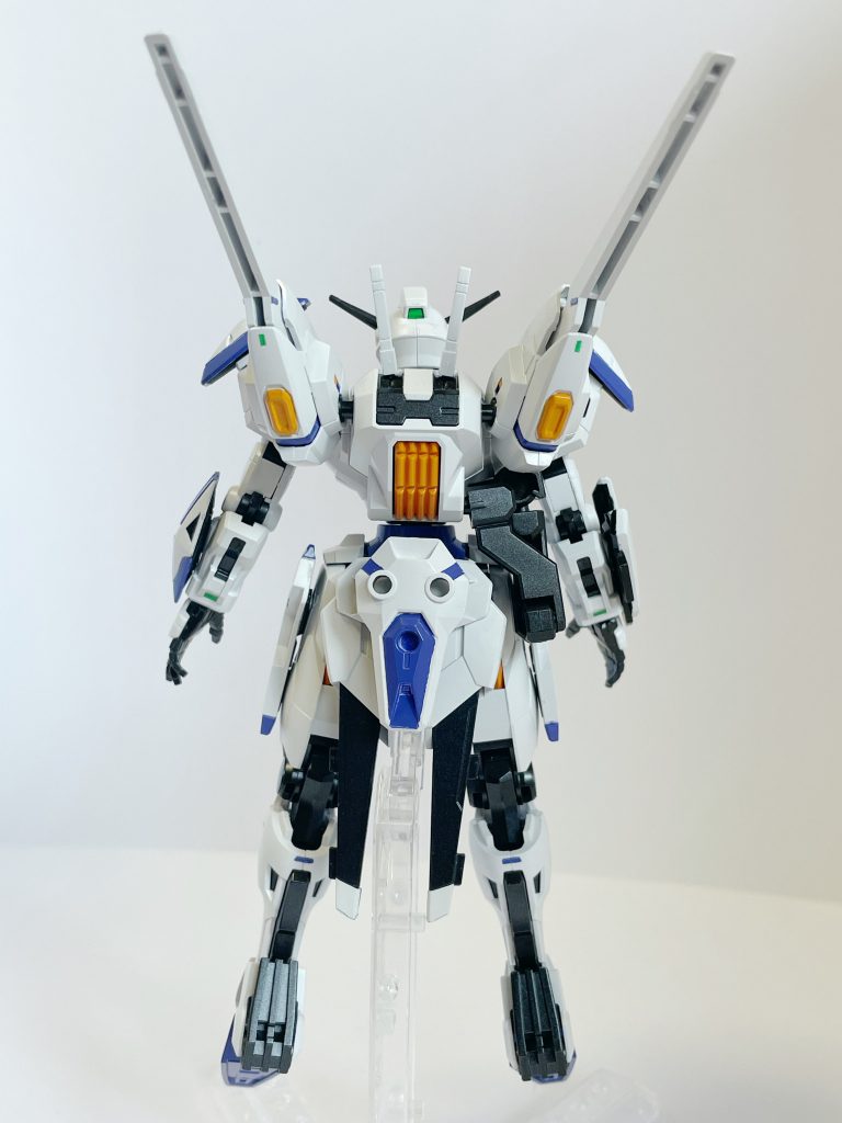 キャリバーンには、全身に細かなスラスターが設置されており、高い機動性を有している。特に本機では、バリアブルライフルの大型スラスターに頼らずとも高速戦闘が行えるように、各種スラスターが強化されている。(右背側面には、大型武器用の補助アームが残されている。)