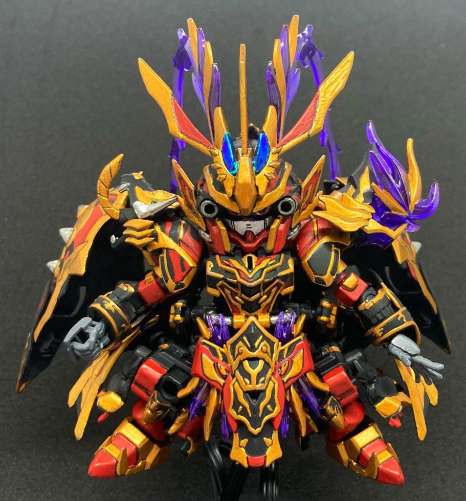 一騎当千装シナンジュとナイチンゲールの中間の見た目戦で着ていく武装で呂布ならこれぐらい盛るだろ？って感じでつけてあります