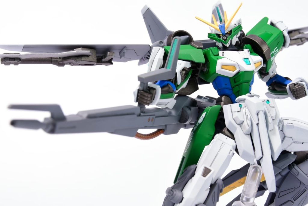 砲撃ポーズマスクはグレモリーの下顎を加工した物を装備しています。以前同じメンバーでのチーム合わせでZⅡのモノアイ版機体を制作していて、それの後継機だったりします。その為モノアイ要素をマスクに、メガビームライフル、アンテナはZⅡから実際に引き続き使用しています。