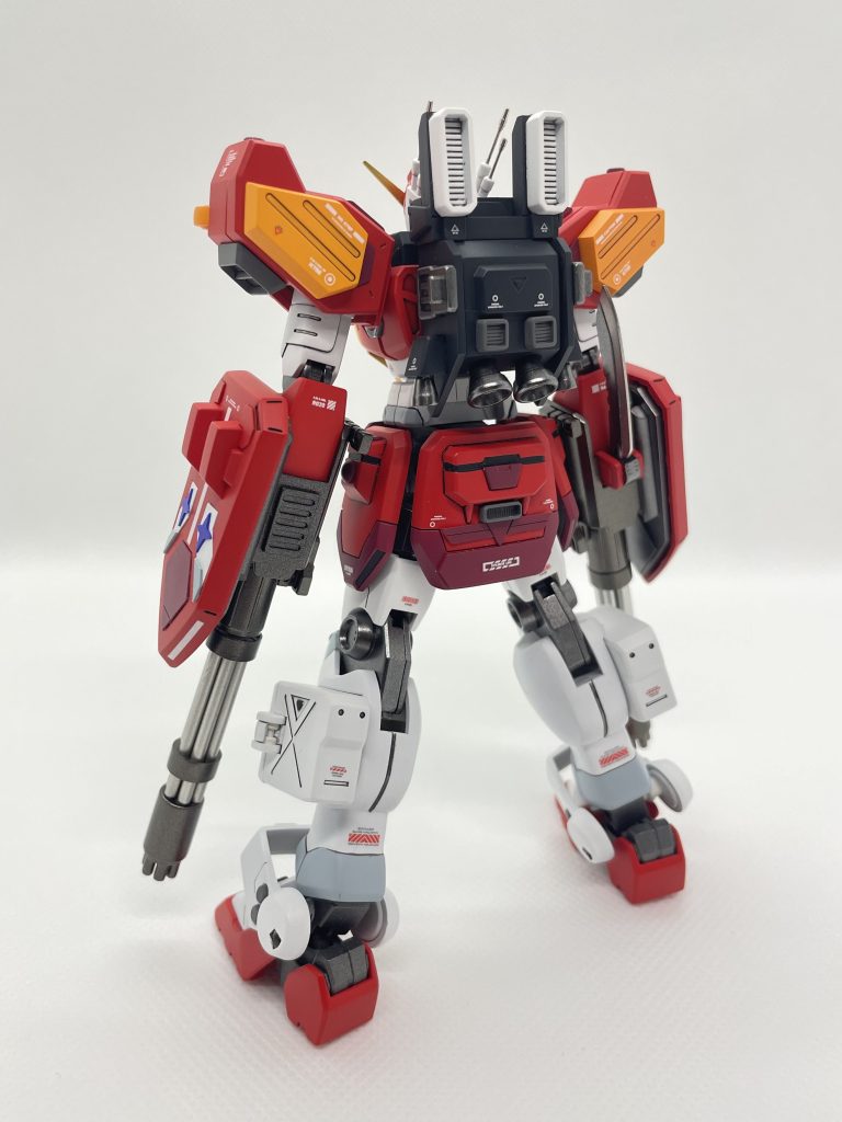 バックパックも頑張ってプラ板で改造してみました。ブルーデステニー3号機の物を真似してみたり。