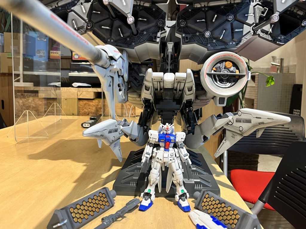 各パーツ、Iフィールドジェネレーターの塗り分けにも抜かりなく