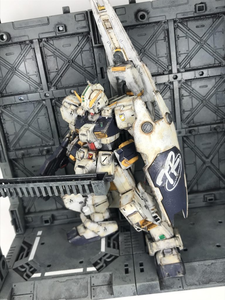 一応、作品紹介も…お手軽製作 HGUC ガンダム TR-1 ヘイズル改無塗装パチ組→マーキングシール貼り→つや消しスプレー→お手軽ウェザリング7〜8年ほど…つや消しだけで放置してた ヘイズル改を…汚しを加えて完成させました