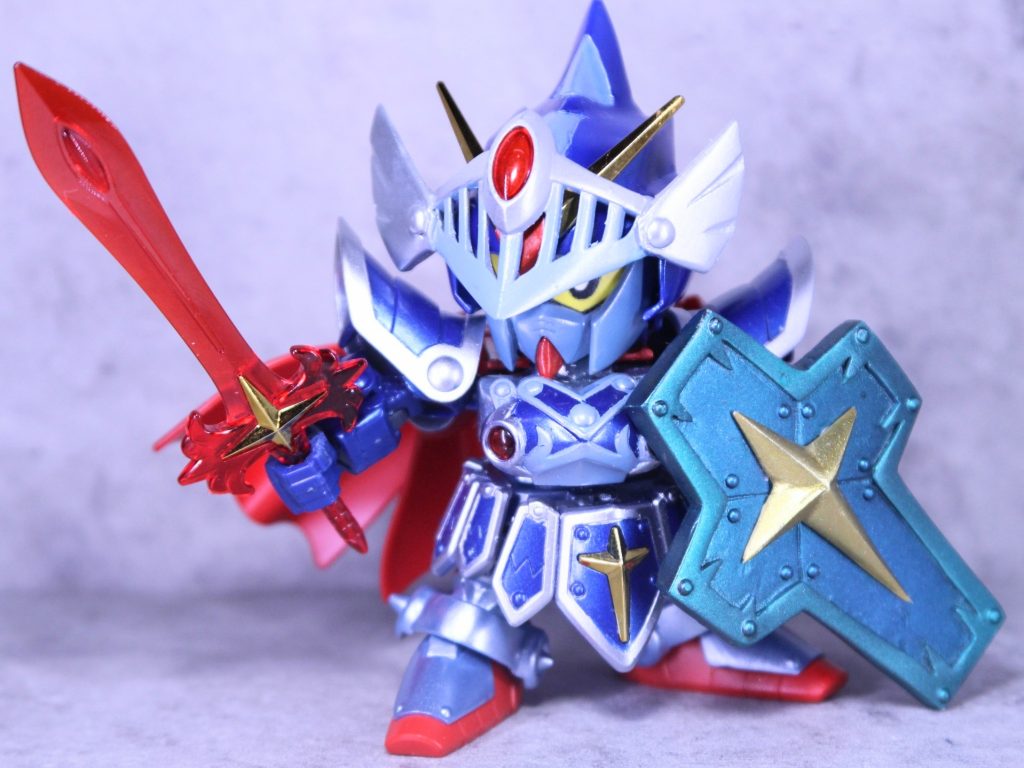 キットの力の盾は小さかったのでフルスクラッチで作成。左右のバランス取るのがめちゃムズ...『力の盾！！』って感じの力強さは出たので概ね満足です。キットの盾も色を塗ったらすごくカッコよく仕上がったので載せます。（貧乏性）