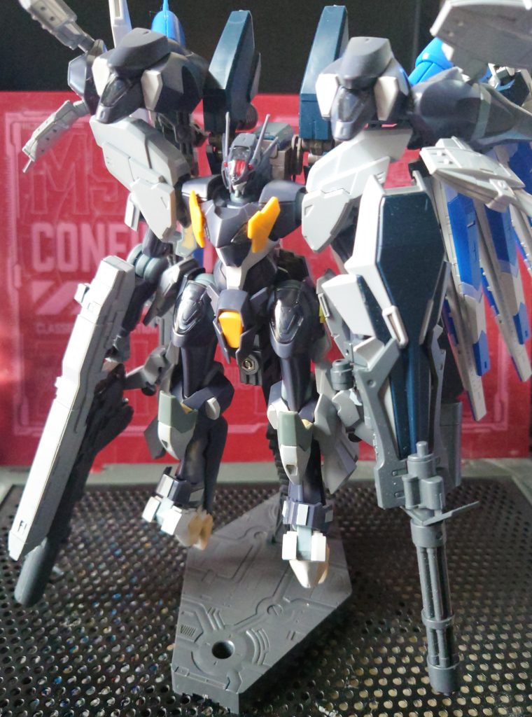 完成状態(塗装前)1度使ったら戻ってこないファンネルよりもコンテナに戻って再チャージして使える方を選択(Hi-νの方)それに伴い、当初装着していたサテライトキャノンをファンネルコンテナに装着するカタチにしてツインサテライトキャノンに変更この時点で後ろのプロペラント・タンクはRG Hi-νの物に変更してます。 以上、過程(1部)でした。