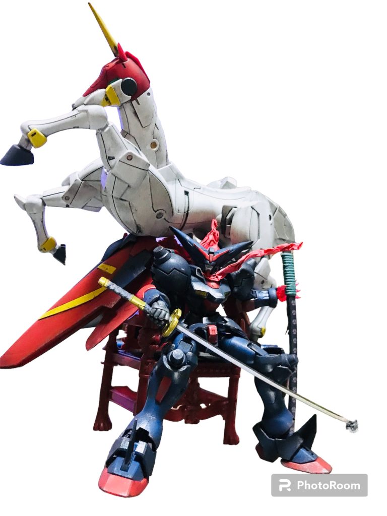 イメージ作りの段階 その1こちらは最初にサムネにしようとしていた写真ですこの段階ではタママフラー(マント)を使用したマスターガンダムをアップする予定だったのですが…もう少しカッコいい写真を撮りたくて色々追加しているうちに…