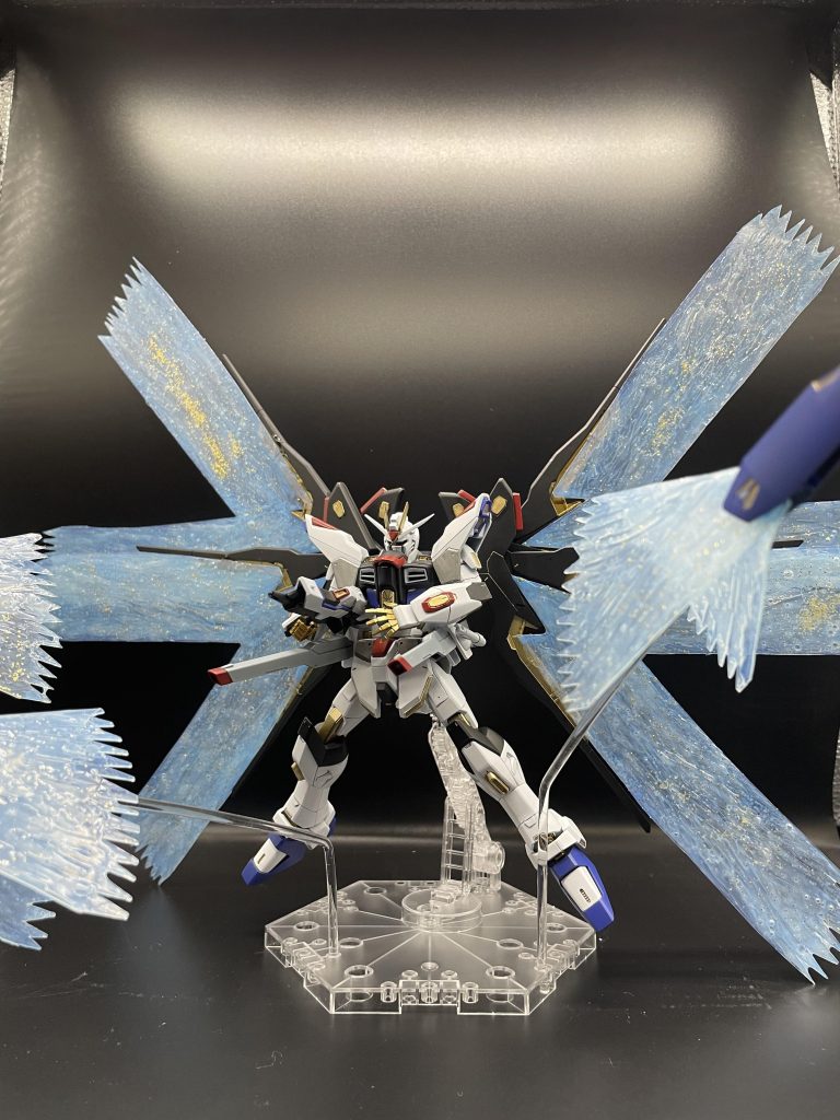 透明プラ板を使用して光の翼のエフェクトを自作してみました。初めての作業だったので板の厚みやらなんやらも試行錯誤したため、時間がかかりました笑
