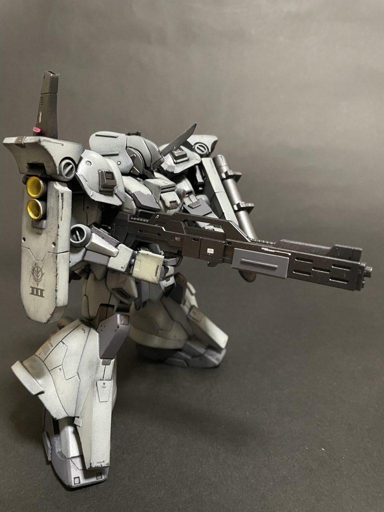 メイン武器はRGサザビーのライフル。うちのジャンクBOXには何故かこれが2個も入っていたので一つ持たせてみました。なかなかゼクアインに似合いますね。