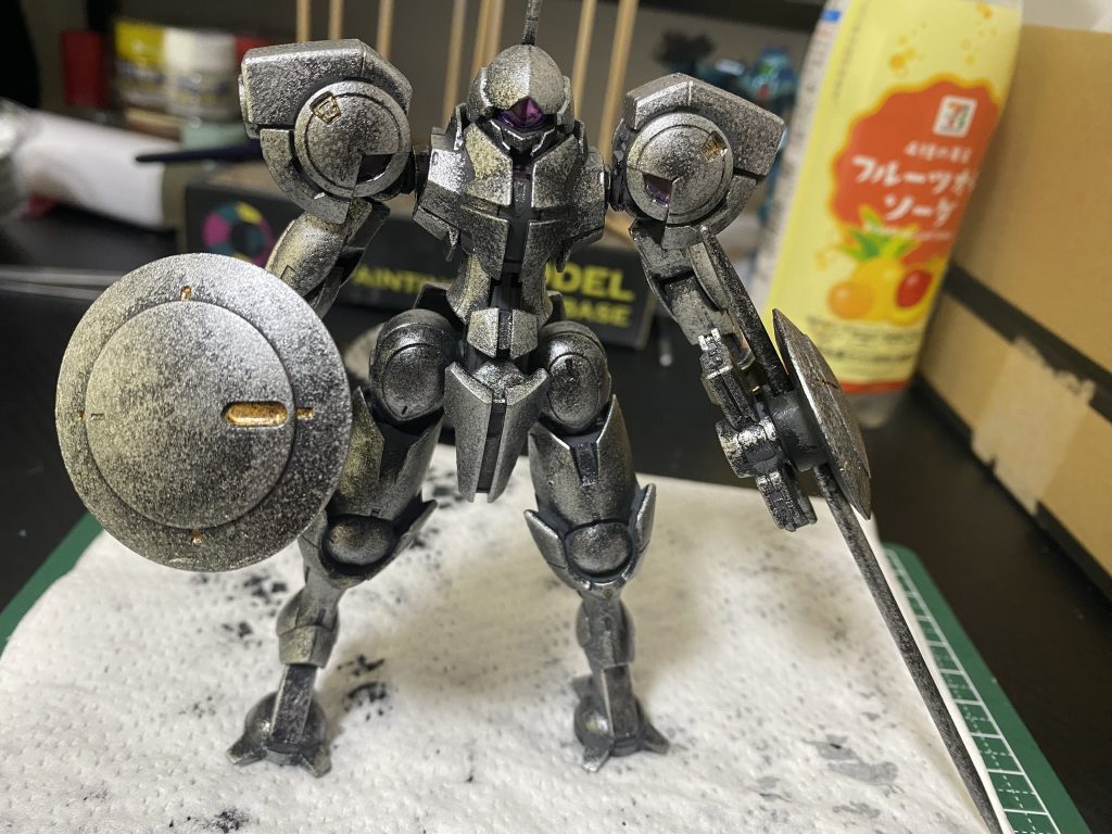 何を思い立ったか銀色をのせてみたあれ?かっこいいやん!ってなったので銀色の方向性で行くことに😆