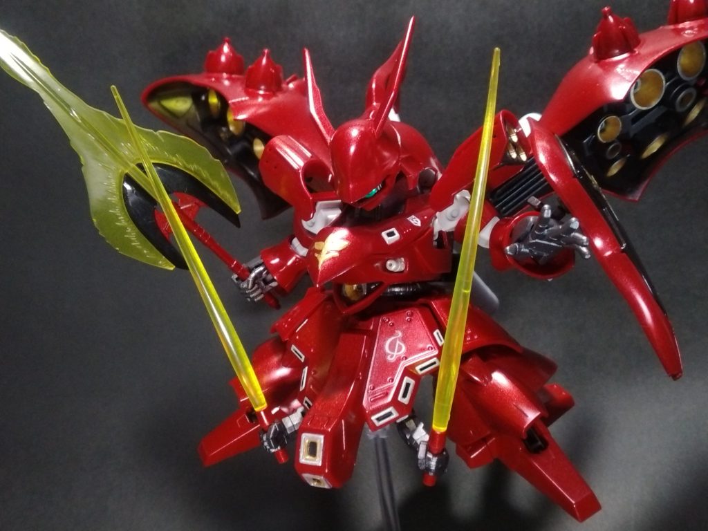 ビームトマホークはHGのサザビーから借りました。キットにはビームサーベルすら入ってなかったので、ジャンク箱から合いそうなのを適当に見繕い装備。やっぱり武装は大きい方が好みですねー😍