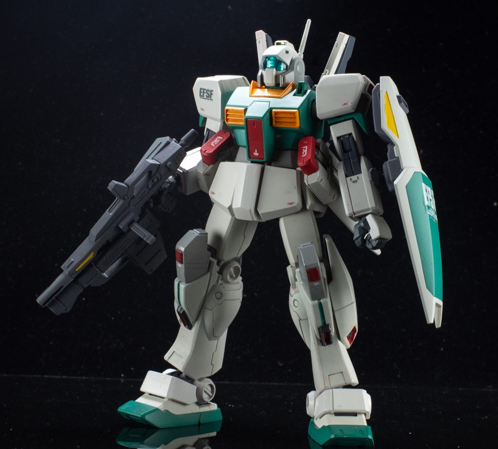 肩のミサイルパックを外した方が肩を後ろに引けるなど、ポーズに自由度が増すので個人的には好きです