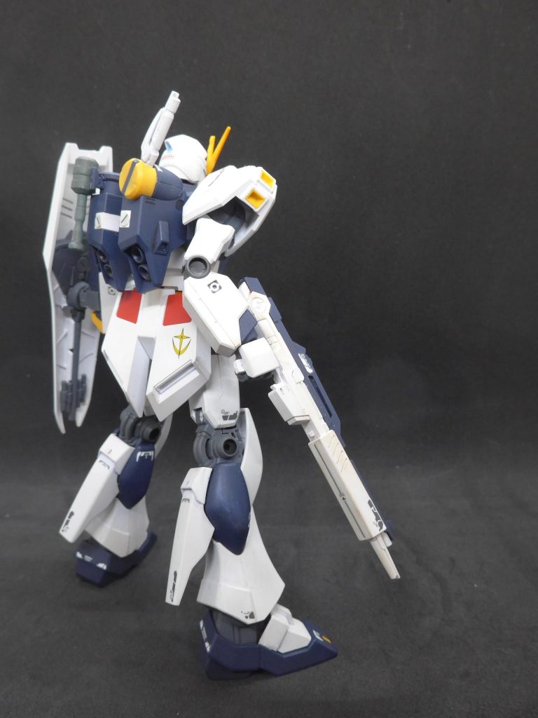 後ろ姿です。脚長っ!!